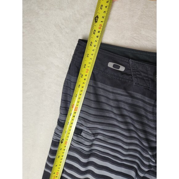 Vintage Oakley Board Shorts Men Size 34 Black Stripes Swimming - Picture 14 of 14